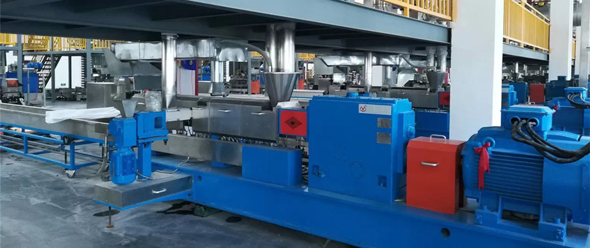 Zusammensetzen des Doppelschneckenextruders